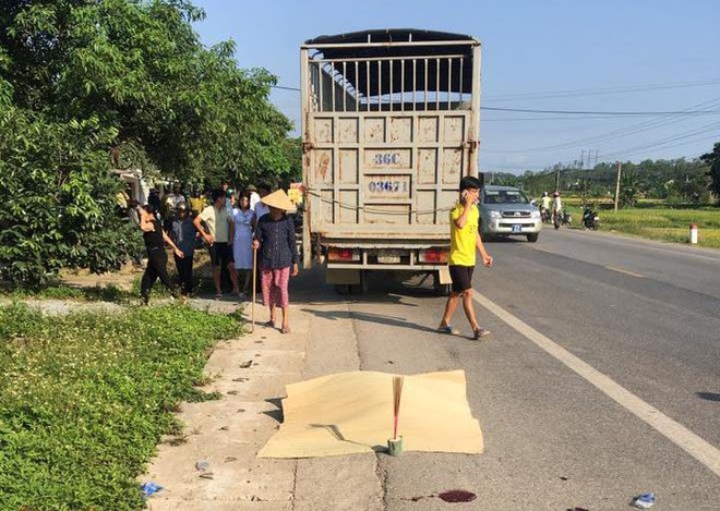 Tạm giữ tài xế tông tử vong vợ chồng thai phụ đến bệnh viện chờ sinh - Ảnh 1.