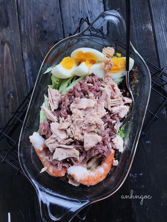 Góc tay làm hàm nhai: Cô nàng dành cả tuổi xuân chỉ để trộn và ăn tất cả các loại salad trên đời - Ảnh 5.