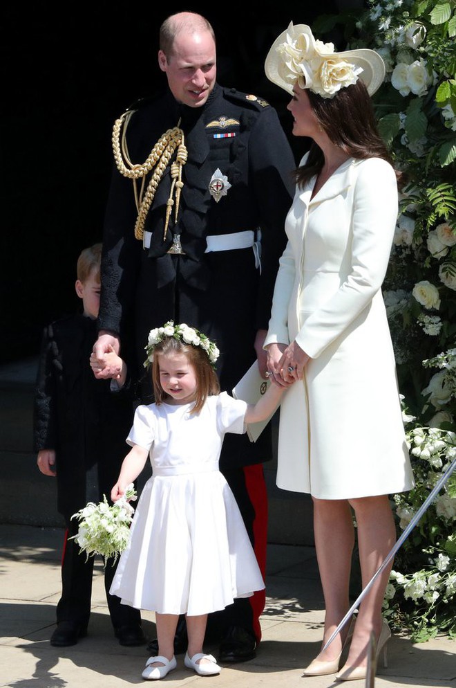 Nhờ đ&aacute;m cưới Ho&agrave;ng gia, h&agrave;ng loạt thương hiệu c&oacute; li&ecirc;n quan đến Meghan Markle lẫn d&agrave;n kh&aacute;ch mời đều hot đột biến, được l&ugrave;ng mua r&aacute;o riết - Ảnh 4.