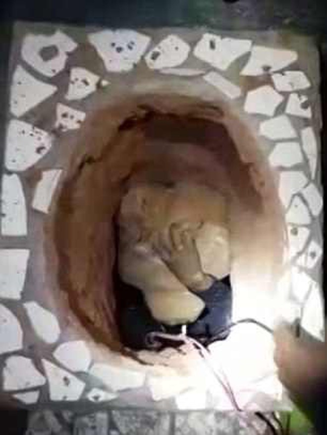 Đào hầm vượt ngục ngay bên dưới hố xí, tù nhân chưa kịp thấy tự do đã chết ngạt - Ảnh 1.