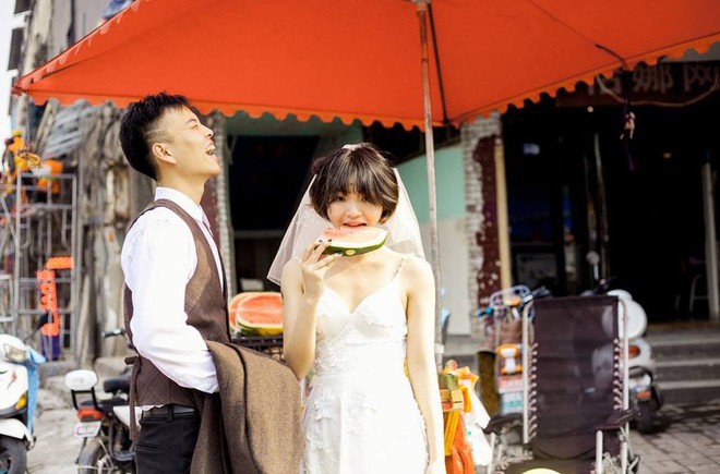 Bộ ảnh cưới m&ugrave;a h&egrave; của c&ocirc; d&acirc;u t&oacute;c ngắn đi gi&agrave;y thể thao gi&uacute;p bạn định nghĩa lại về c&aacute;i đẹp - Ảnh 4.