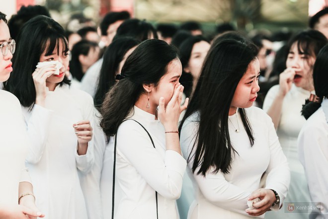 Đến hẹn lại lên, ngắm nữ sinh Kim Liên duyên dáng với tà áo dài trong ngày lễ bế giảng - Ảnh 6.