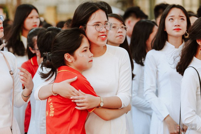 Đến hẹn lại lên, ngắm nữ sinh Kim Liên duyên dáng với tà áo dài trong ngày lễ bế giảng - Ảnh 11.