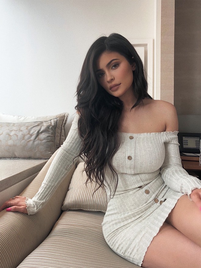 Kylie Jenner hốt hoảng vì mới sinh 3 tháng lại nghi ngờ có thai lần nữa - Ảnh 1.