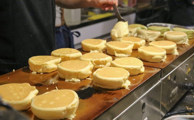 Thách bạn kìm lòng trước những chiếc Souffle Pancake mềm mịn như bông này đấy - Ảnh 1.