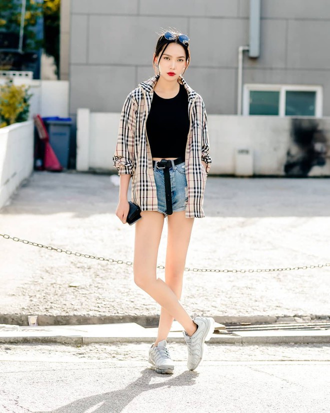 Chỉ diện toàn những món đồ mà ai cũng có sẵn nhưng giới trẻ Hàn vẫn hô biến nên street style quá đỉnh - Ảnh 3.