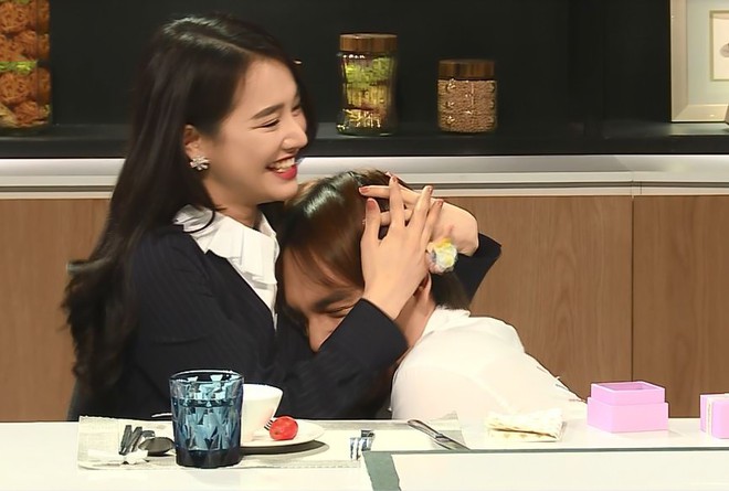 Nguyễn Trần Trung Qu&acirc;n lại cầu h&ocirc;n Nh&atilde; Phương nhưng lần n&agrave;y nhận c&aacute;i kết đắng! - Ảnh 3.