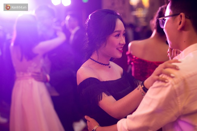 Prom của trường con nhà giàu RMIT: Đã mắt ngắm các bạn trẻ lên đồ sang chảnh hết nấc - Ảnh 13.