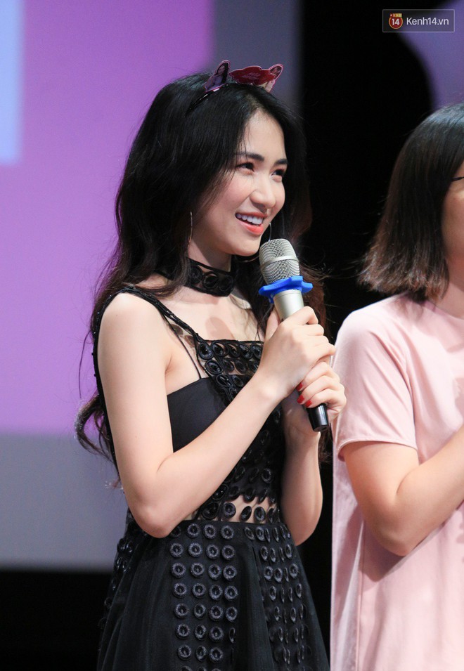 Hòa Minzy cùng bạn trai thiếu gia ra Hà Nội tham gia fan - meeting - Ảnh 14.