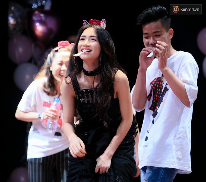 Hòa Minzy cùng bạn trai thiếu gia ra Hà Nội tham gia fan - meeting - Ảnh 15.