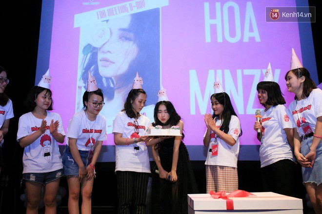 H&ograve;a Minzy c&ugrave;ng bạn trai thiếu gia ra H&agrave; Nội tham gia fan - meeting - Ảnh 19.