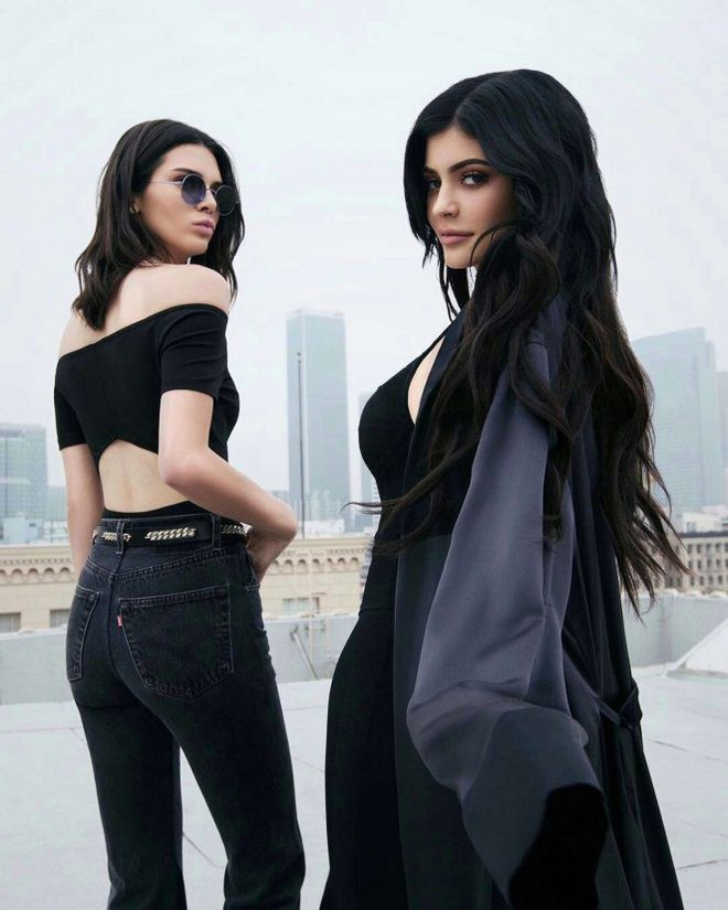 Chị em sang chảnh Kendall - Kylie từng là những cô nhóc quậy như quỷ đấm đá nhau huỳnh huỵch suốt ngày - Ảnh 2.