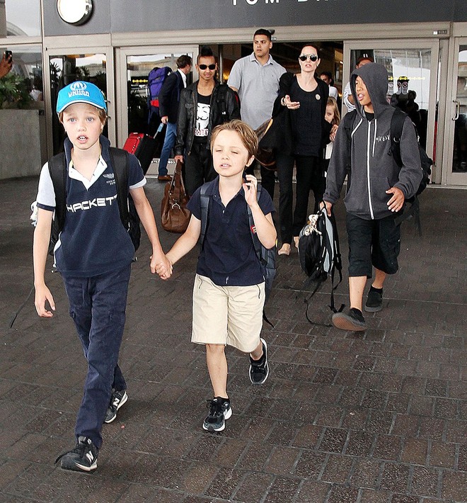 Qu&aacute; tr&igrave;nh từ em b&eacute; xinh xắn th&agrave;nh c&ocirc; n&agrave;ng tomboy của Shiloh - con g&aacute;i ruột Angelina Jolie v&agrave; Brad Pitt - Ảnh 15.