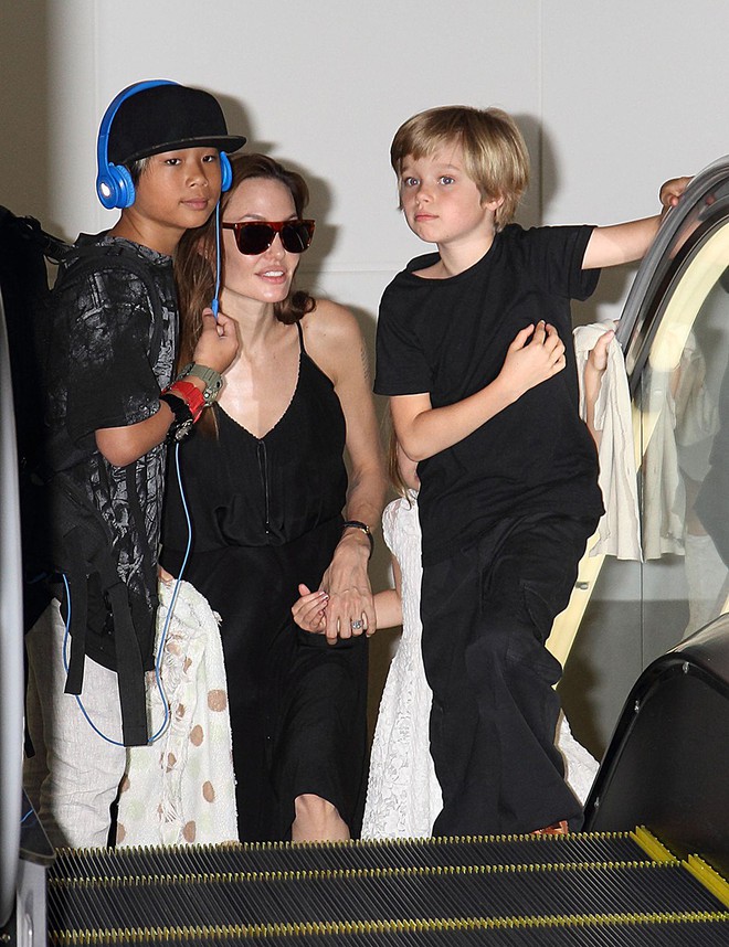 Qu&aacute; tr&igrave;nh từ em b&eacute; xinh xắn th&agrave;nh c&ocirc; n&agrave;ng tomboy của Shiloh - con g&aacute;i ruột Angelina Jolie v&agrave; Brad Pitt - Ảnh 12.