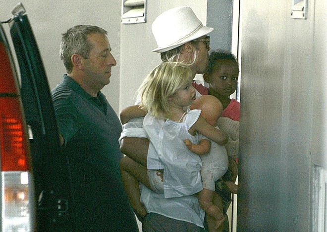 Qu&aacute; tr&igrave;nh từ em b&eacute; xinh xắn th&agrave;nh c&ocirc; n&agrave;ng tomboy của Shiloh - con g&aacute;i ruột Angelina Jolie v&agrave; Brad Pitt - Ảnh 5.