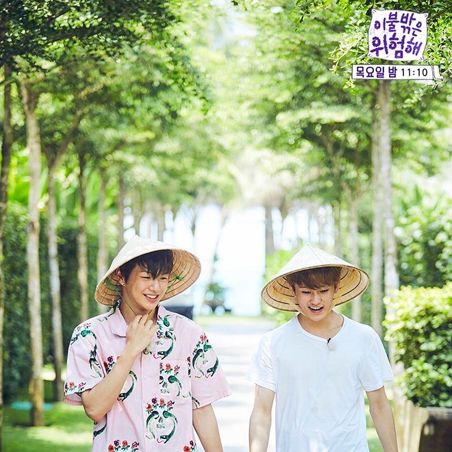 Đài MBC tung loạt ảnh nóng hổi: Kang Daniel và Mark (NCT) đội nón lá, cùng dàn mỹ nam Hàn du lịch tại Đà Nẵng - Ảnh 1.