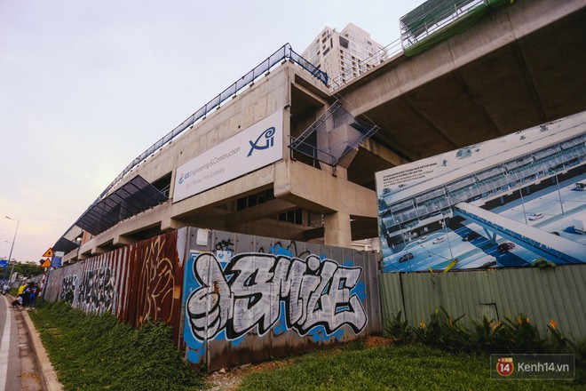 Chưa hoàn thành, trụ tuyến Metro đầu tiên ở Sài Gòn đã bị bôi bẩn bởi những hình vẽ xấu xí - Ảnh 10.