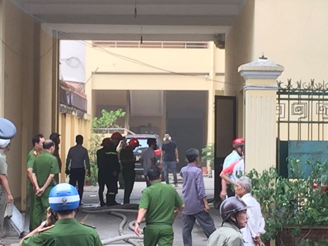 TP.HCM: Ch&aacute;y lớn ở Li&ecirc;n đo&agrave;n bản đồ địa chất Việt Nam, nhiều người th&aacute;o chạy t&aacute;n loạn - Ảnh 1.