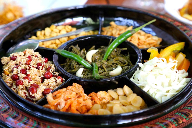 Lạ kỳ m&oacute;n salad l&aacute; tr&agrave; độc đ&aacute;o chỉ c&oacute; tại xứ sở Phật gi&aacute;o Myanmar - Ảnh 1.