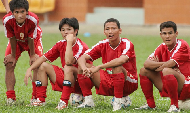 Công Vinh: Từ cú dằn mặt đồng đội đến phút giây bàng hoàng vì bầu Kiên bị bắt - Ảnh 1.