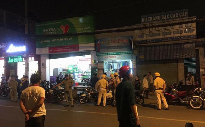 Bắt được 2 đối tượng cướp giật đ&acirc;m nhiều người d&acirc;n bị thương ở S&agrave;i G&ograve;n - Ảnh 2.