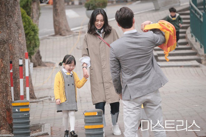 Phim 19+ siêu drama của Han Ga In: Ngập cảnh nóng và ngoại tình, quá hợp cho ai có khẩu vị mặn - Ảnh 2.
