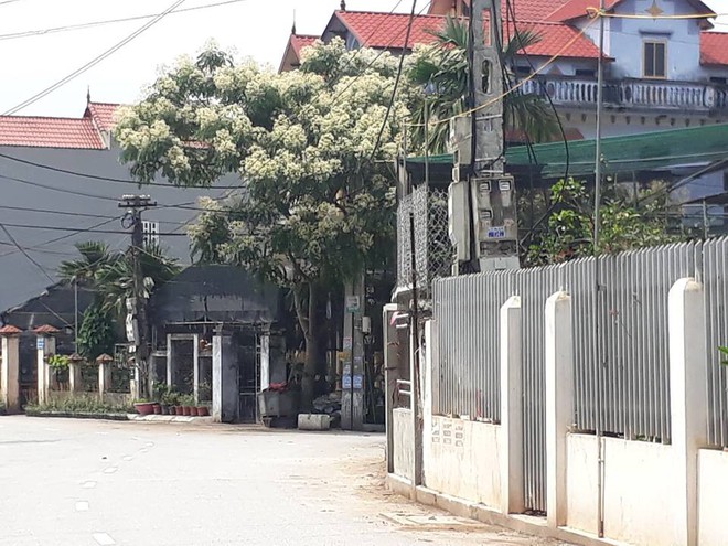 Lời kể thất thần của ông bố khi chứng kiến người đàn ông đi ô tô mở cửa bế con gái đưa ra khỏi nhà - Ảnh 1.