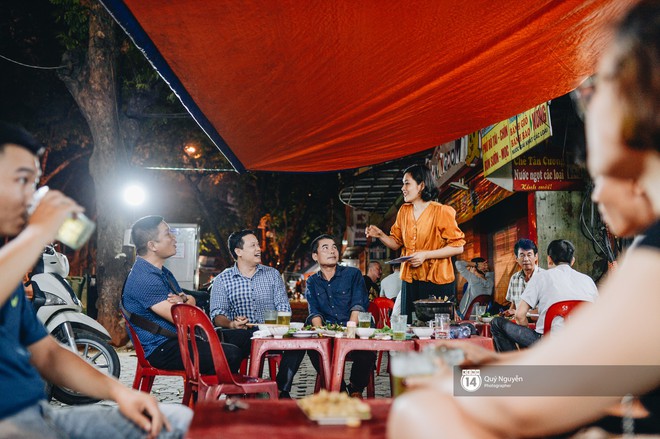 Cuộc sống hiện tại của Nguyệt trong Phía trước là bầu trời: Sáng đi dạy múa, tối về làm chủ quán bia - Ảnh 4.