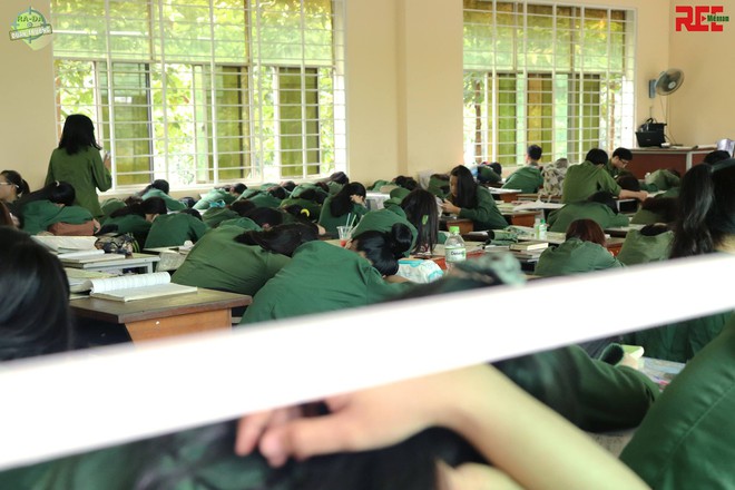 Nhìn những hình ảnh sinh viên vạ vật ngủ như thế này mới thấu nỗi khổ học quân sự vào mùa hè! - Ảnh 7.