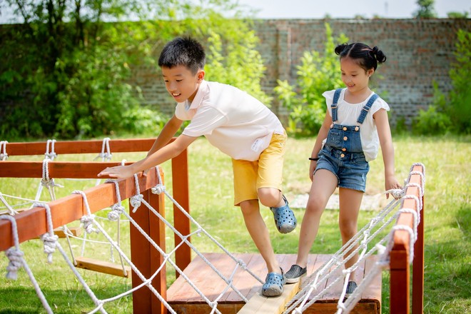 Lâu không xuất hiện, hai con gái ca sĩ Tú Dưa gây chú ý với vẻ ngoài chững chạc - Ảnh 9.