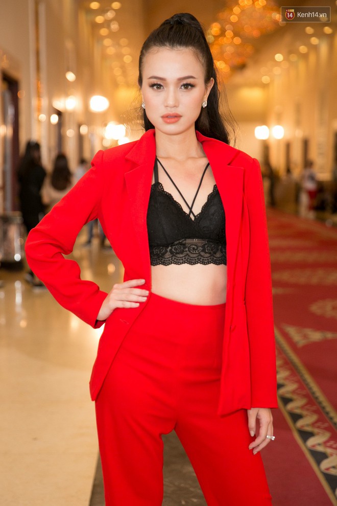 Hot girl Lâm Á Hân khoe vòng 1 sexy trong buổi casting The Face Vietnam 2018! - Ảnh 22.