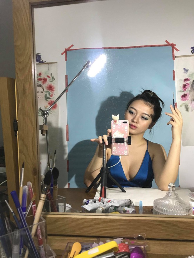 Ch&aacute;n make-up mặt, c&ocirc; n&agrave;ng mếch lu&ocirc;n to&agrave;n th&acirc;n rồi kh&oacute;c r&ograve;ng v&igrave; kh&ocirc;ng tẩy sạch nổi - Ảnh 4.