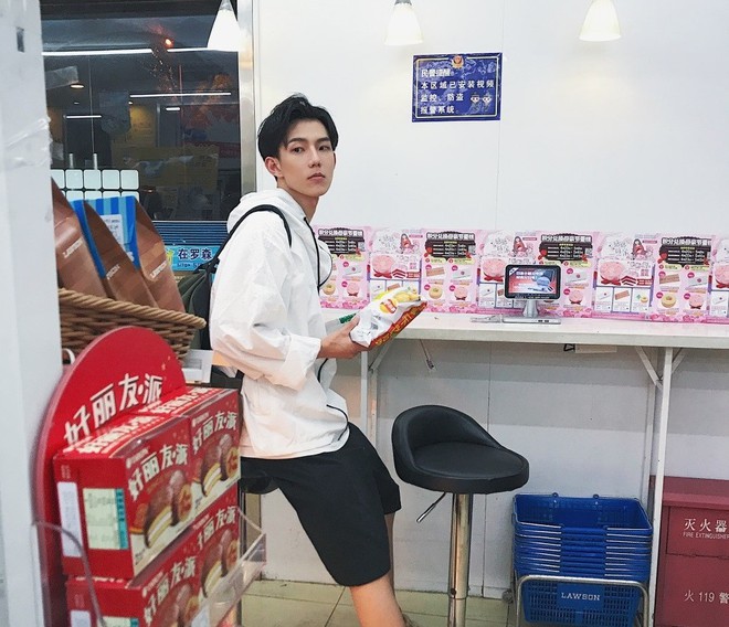 Nh&agrave; nghi&ecirc;n cứu Vật L&yacute; 9X đẹp trai như đệ nhất mỹ nam Dương Dương: Ho&aacute; ra ch&agrave;ng trai vừa giỏi vừa đẹp trong truyền thuyết l&agrave; c&oacute; thật! - Ảnh 7.