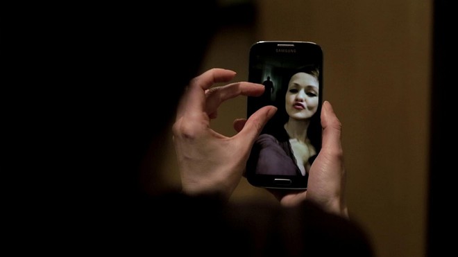 Selfie From Hell - Phim kinh dị hiện đại: Chụp ảnh tự sướng cũng mất mạng như chơi! - Ảnh 2.