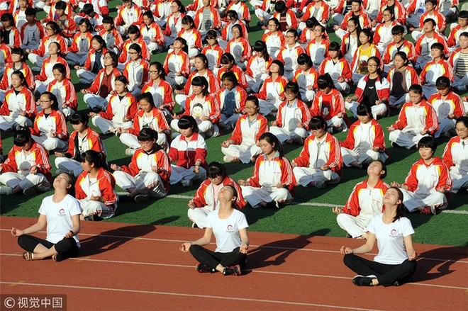 Dù chưa đầy 1 tuần nữa sẽ diễn ra kỳ thi đại học khốc liệt nhất thế giới, học sinh Trung Quốc vẫn quẩy nhiệt tình - Ảnh 15.