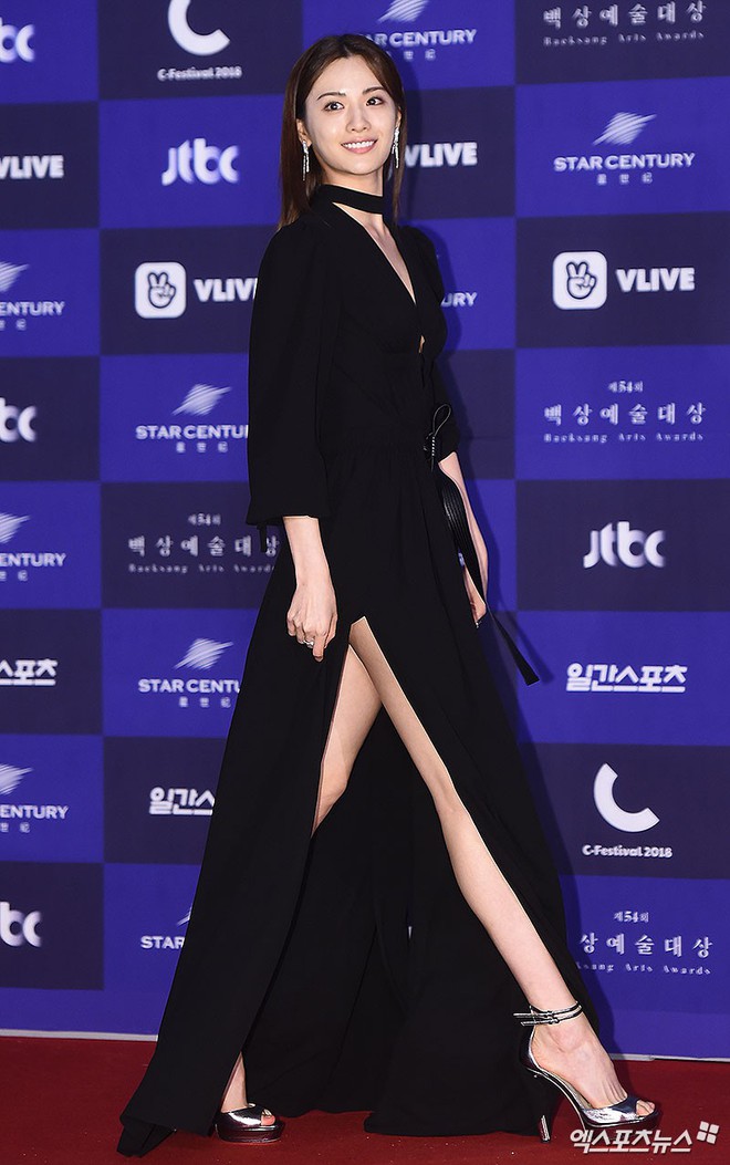 Thảm đỏ Baeksang 2018 chính là sân chơi thời trang sang chảnh cho celeb xứ Hàn - Ảnh 4.