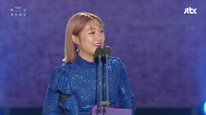 Tổng kết Baeksang 2018: Sao gạo cội tinh tế, đáng yêu bao nhiêu, sao trẻ gây thất vọng bấy nhiêu - Ảnh 9.