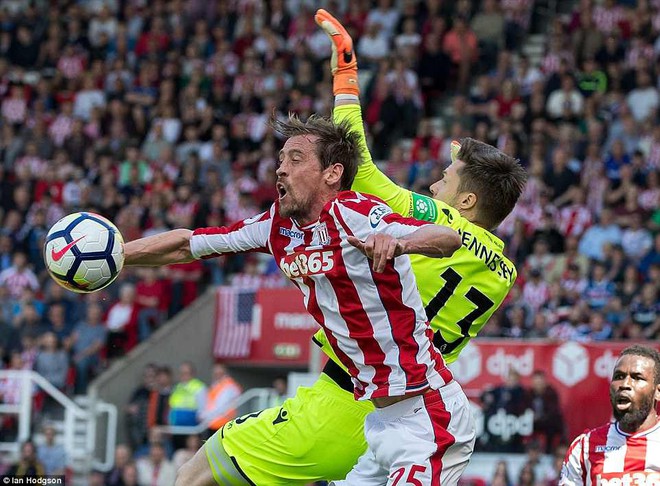X&aacute;c định đội b&oacute;ng đầu ti&ecirc;n xuống hạng ở Premier League 2017/18 - Ảnh 4.
