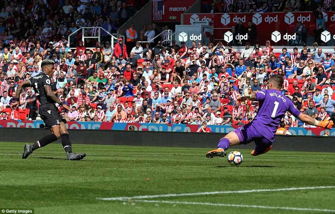 X&aacute;c định đội b&oacute;ng đầu ti&ecirc;n xuống hạng ở Premier League 2017/18 - Ảnh 8.
