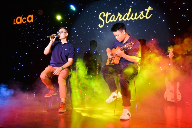 Sinh viên trường Báo cháy hết mình trong đêm nhạc truyền cảm hứng với thánh thả thính Osad, ca sĩ indie Huy Lê - Ảnh 1.