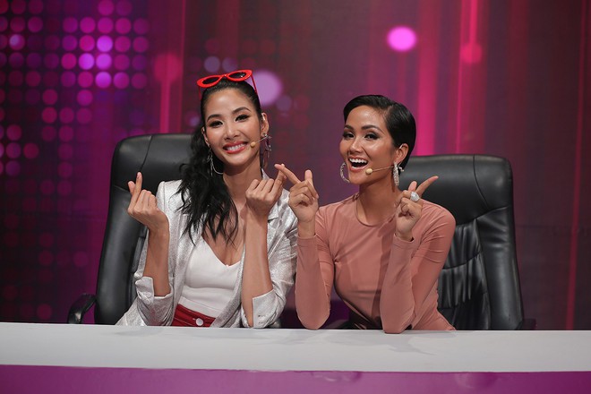 HHen Niê, Phạm Lịch khoe giọng đầy xúc cảm trong show ca hát giấu mặt - Ảnh 3.