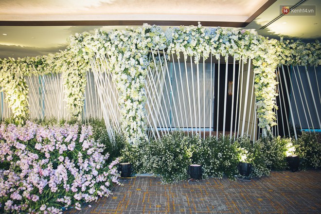 Khung cảnh sang trọng, ngập tràn sắc hoa bên trong tiệc cưới ngôn tình của Diệp Lâm Anh - Ảnh 11.
