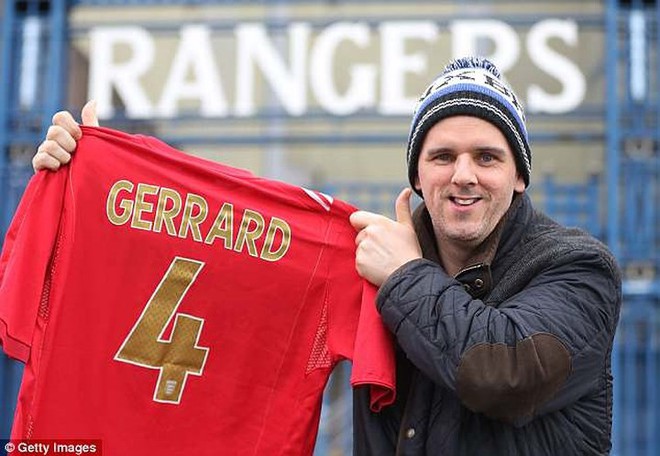 Chùm ảnh: “Biển người” chào đón Gerrard trở thành HLV của Rangers - Ảnh 3.