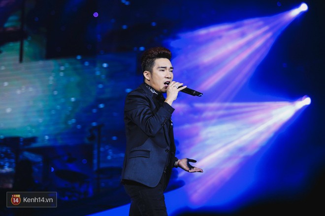 Đàm Vĩnh Hưng - Tuấn Hưng liên tục hôn má, khoác tay trìu mến trong hậu trường liveshow chung với Quang Hà - Ảnh 9.