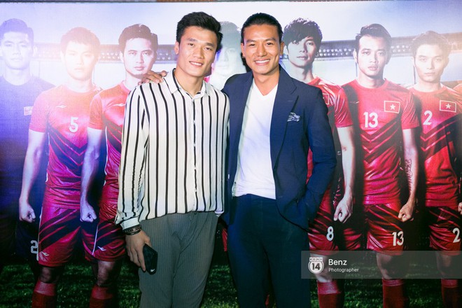 Anh em Thủ môn Bùi Tiến Dũng cùng Hà Đức Chinh đại diện U23 đi xem phim đá banh của Nhan Phúc Vinh - Ảnh 9.