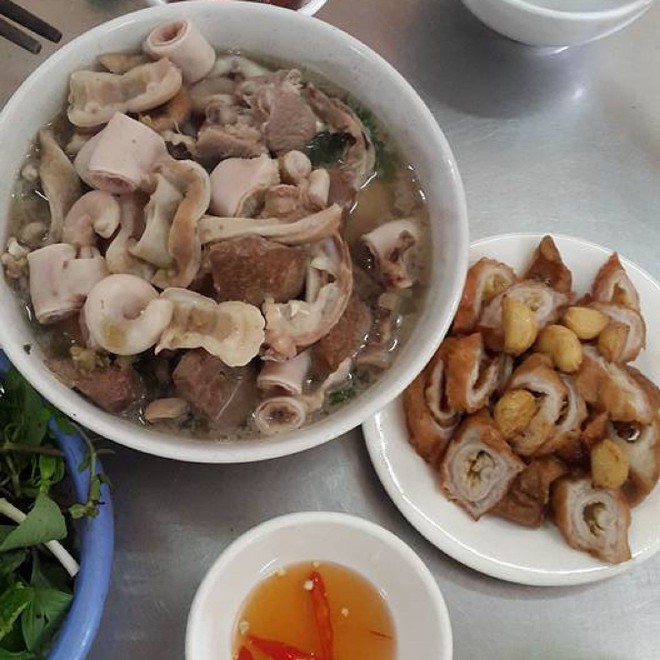 Một loạt món ăn từ &quot;nội tạng&quot; vừa lạ vừa quen ở Hà Nội quá thích hợp cho tiết trời đang nóng thì đổ mưa - Ảnh 4.