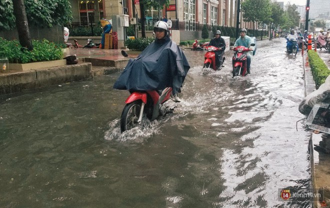 Chủ siêu máy bơm chống ngập gần 100 tỉ đồng: “Đường ngập là do mưa quá lớn, máy bơm hút không kịp” - Ảnh 3.