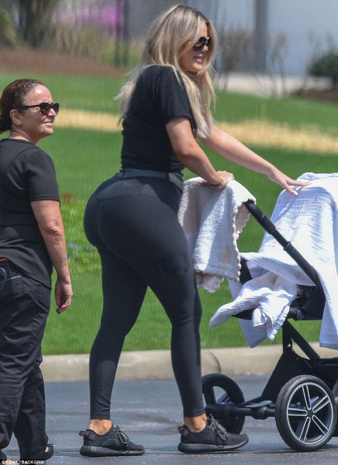 Khloe Kardashian bị châm biếm mang bầu ở vòng 3 vì đường cong còn khủng hơn cả Kim - Ảnh 5.