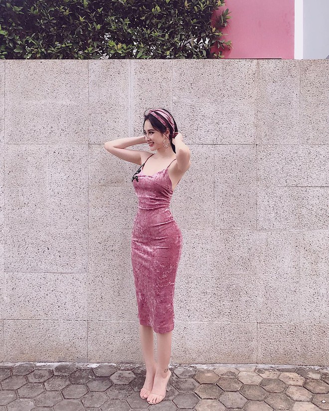 Ai t&ecirc;n Trinh cũng m&ecirc; m&agrave;u hồng, trước l&agrave; Ngọc Trinh, giờ l&agrave; Angela Phương Trinh - Ảnh 2.