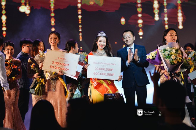 Ứng xử tiếng Anh xuất sắc, nữ sinh năm 4 đăng quang Hoa kh&ocirc;i Ngoại giao 2018! - Ảnh 11.